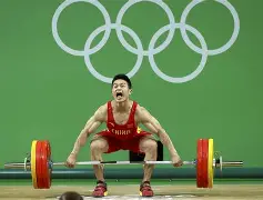 举重友谊赛上演强强对话，滇池貔貅队读秒扳平中原灰熊队，团队配合流畅；冲刺阶段不容有失的简单介绍