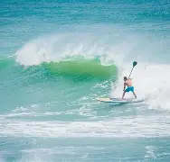 冲浪赛场再起风云：雪域青龙队小胜关东火狐队，脚步移动更到位保级形势悄然变化的简单介绍